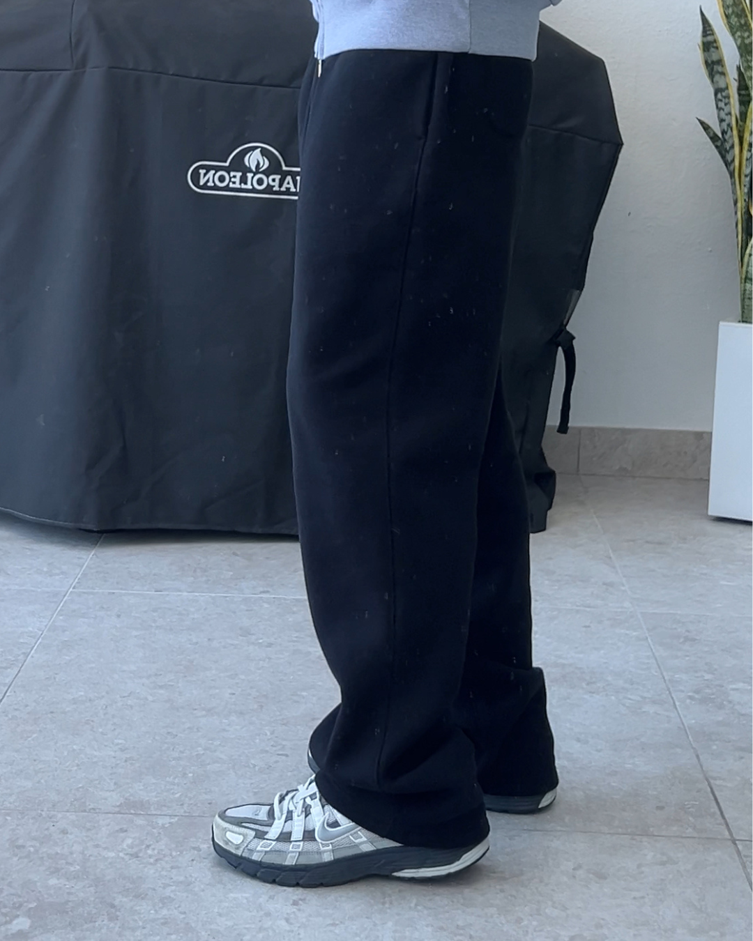 URFINEST BLACK SWEATPANTS