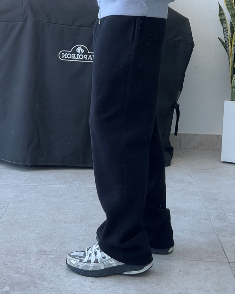 URFINEST BLACK SWEATPANTS