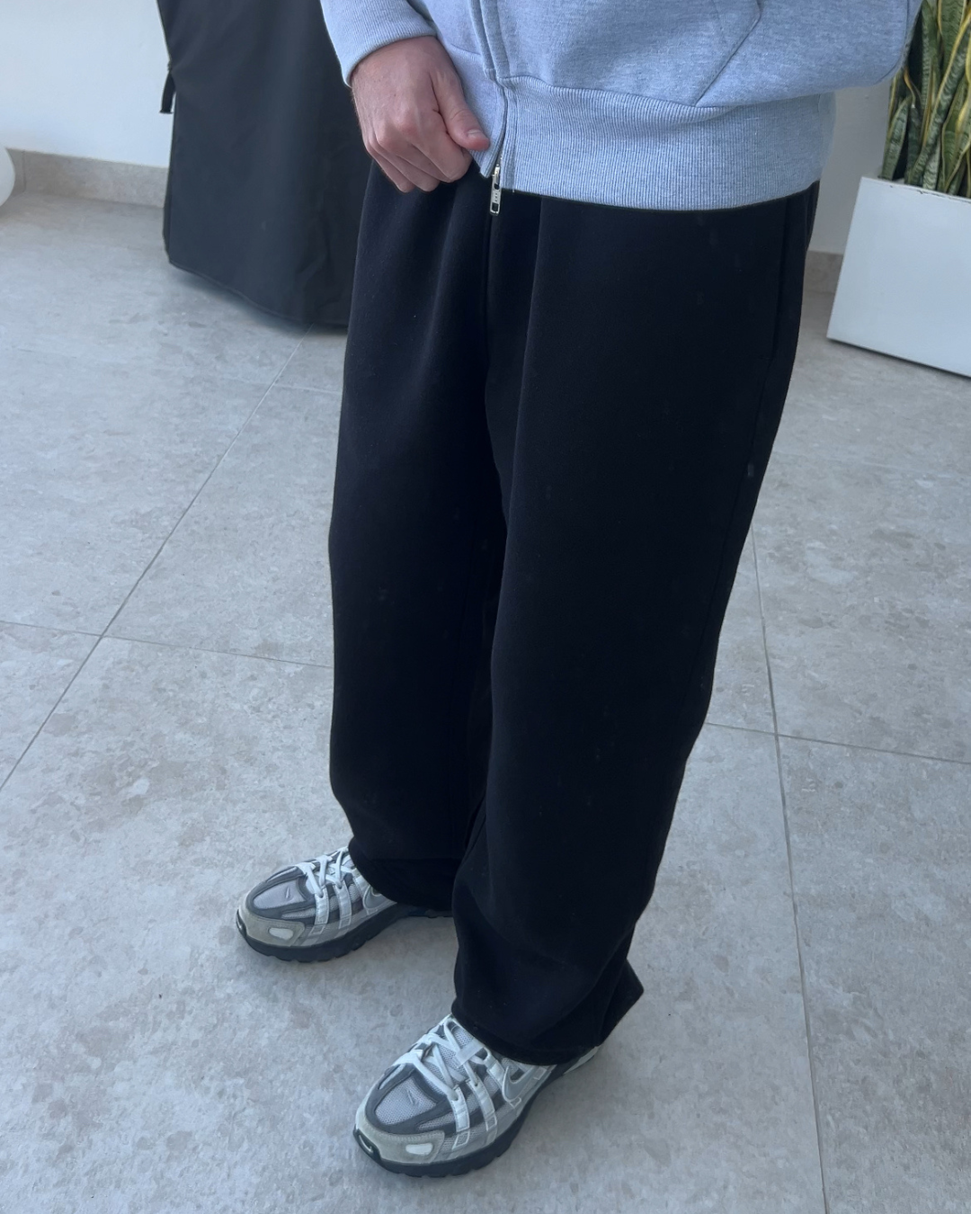 URFINEST BLACK SWEATPANTS