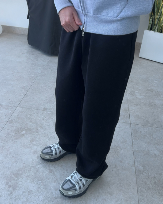 URFINEST BLACK SWEATPANTS