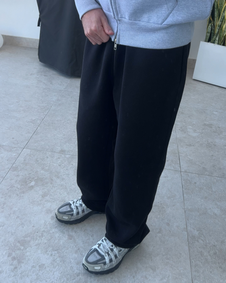 URFINEST BLACK SWEATPANTS