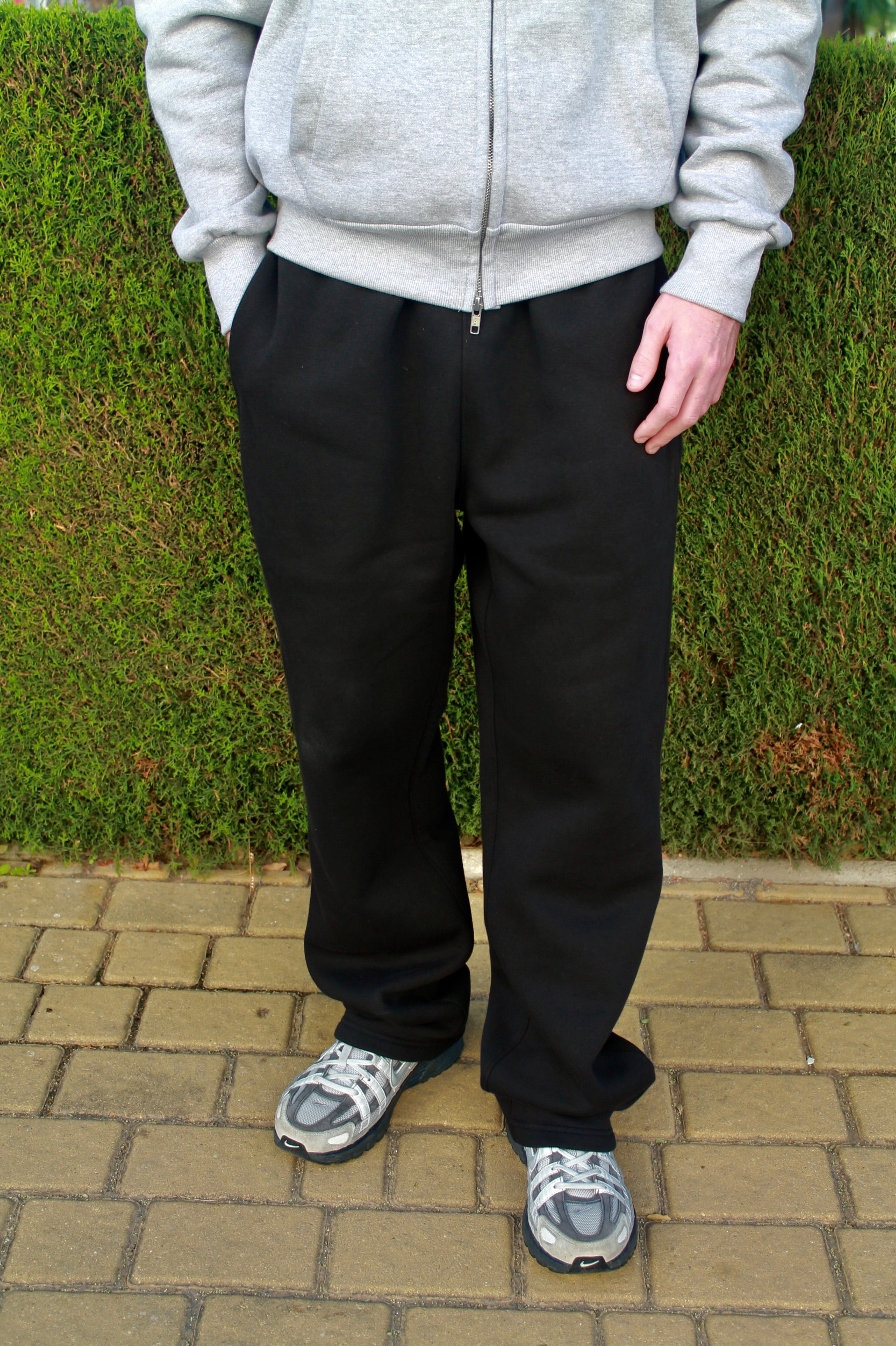 URFINEST BLACK SWEATPANTS